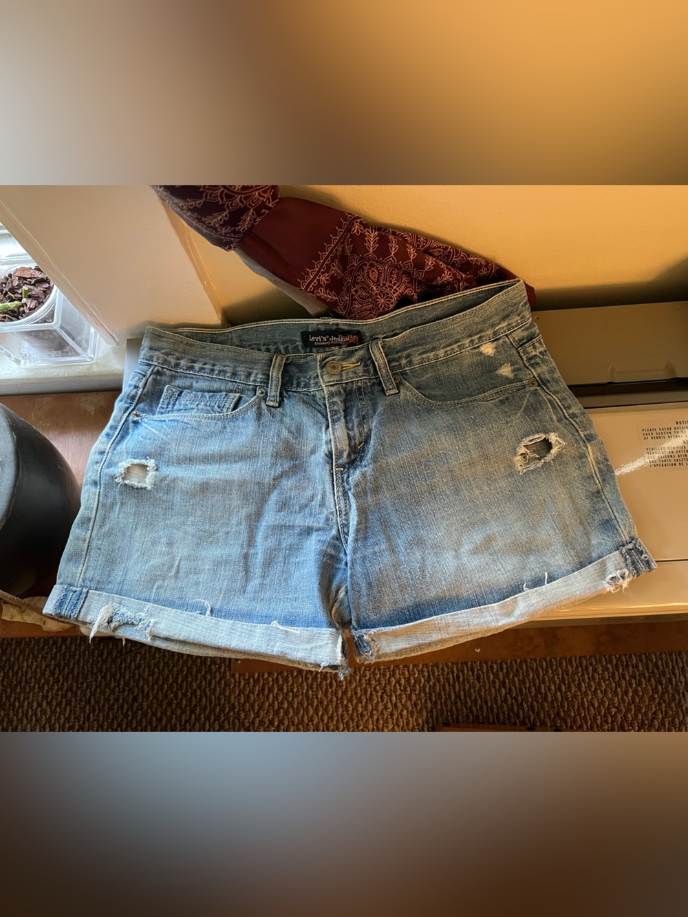 Levi’s Women’s Distressed Cuffed Denim Shorts Size 7 Faded Blue